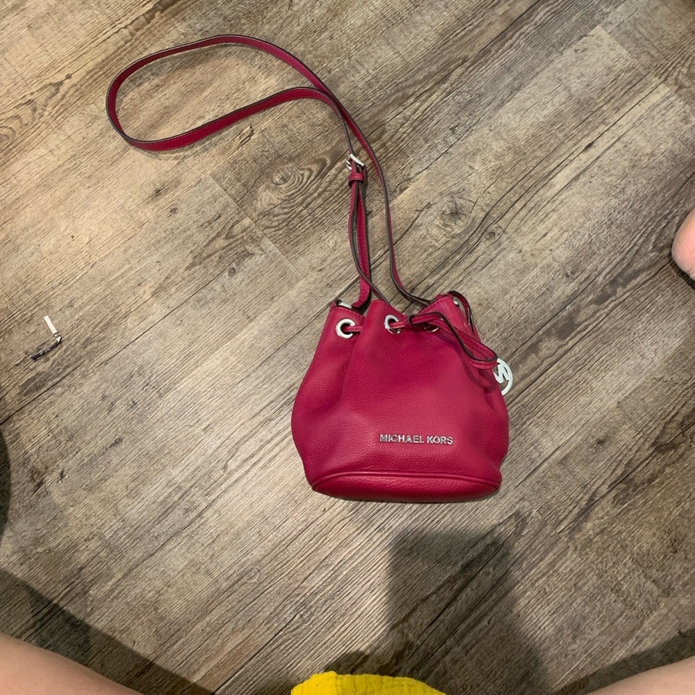 Michael Kors Fuchsia Crossbody Bag- NWOT - Picture 2 of 4